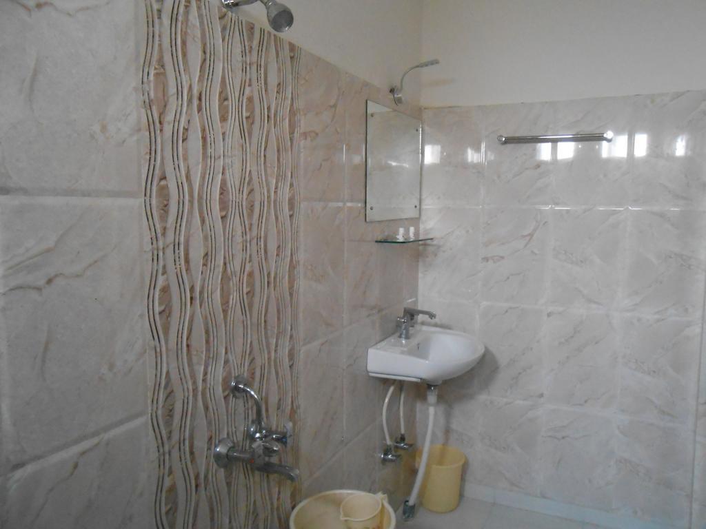 Paro Residency Bed & Breakfast Siliguri Room photo